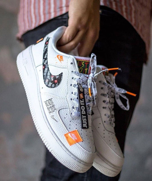 NIKE AIR FORCE 1 WHITE «JUST DO IT» - Postu Tienda