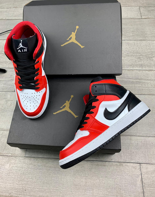 Nike Air Jordan 1 Mid "Chicago Toe" - Postu Tienda